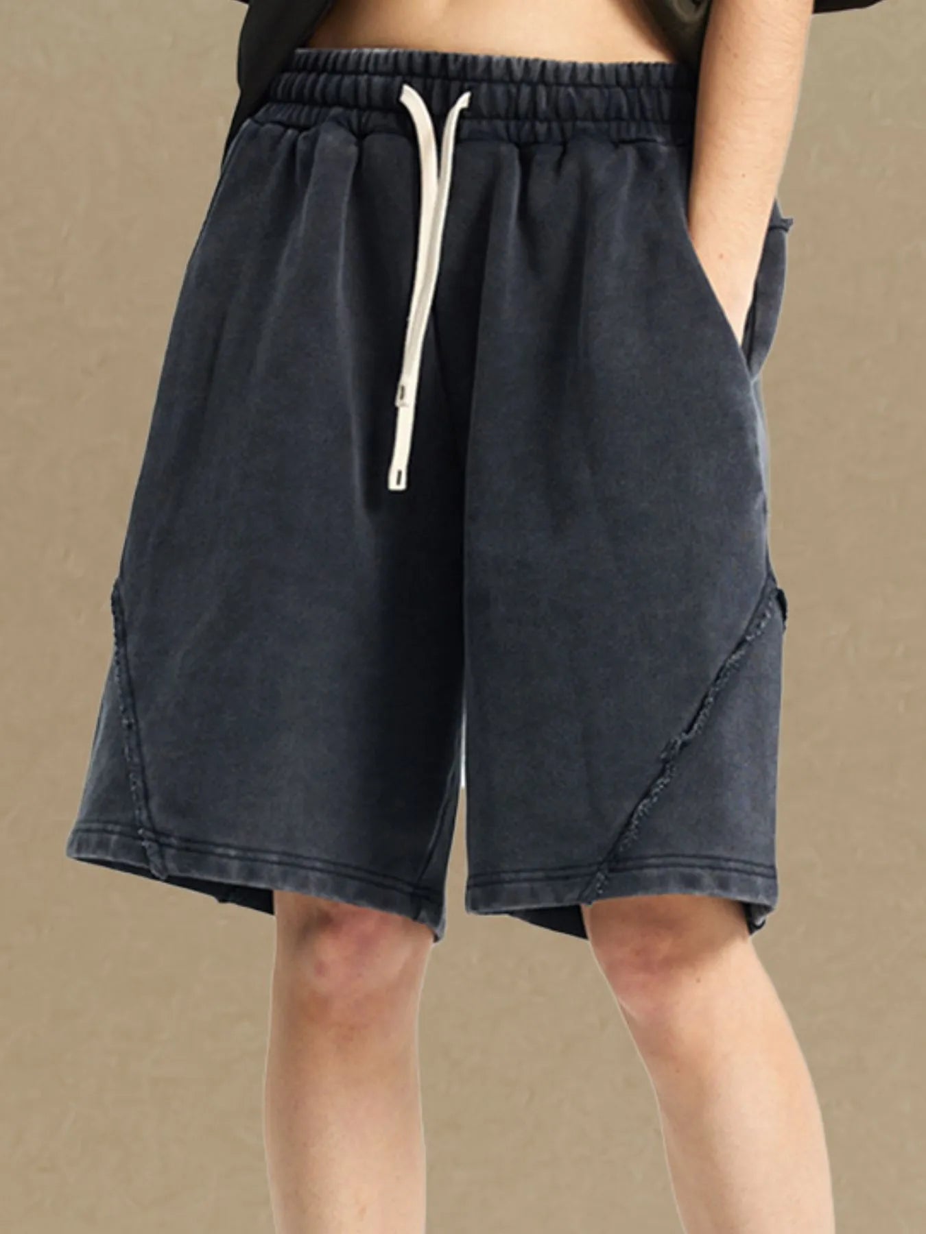 Trendsi men's casual shorts in dark washed fabric with elastic waist and drawstring