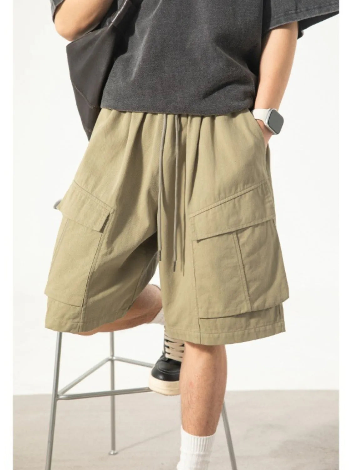 Trendsi comfortable men's cargo shorts in beige with large side pockets and adjustable waistband